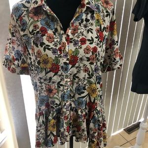 🌸 Tunic Blouse great condition. No holes no tears
